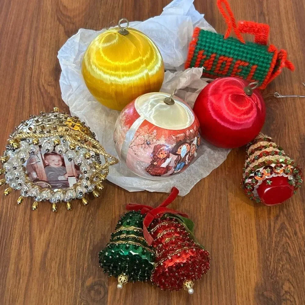 Lot of 7 vintage Christmas 1970s ornaments gold red green sequins